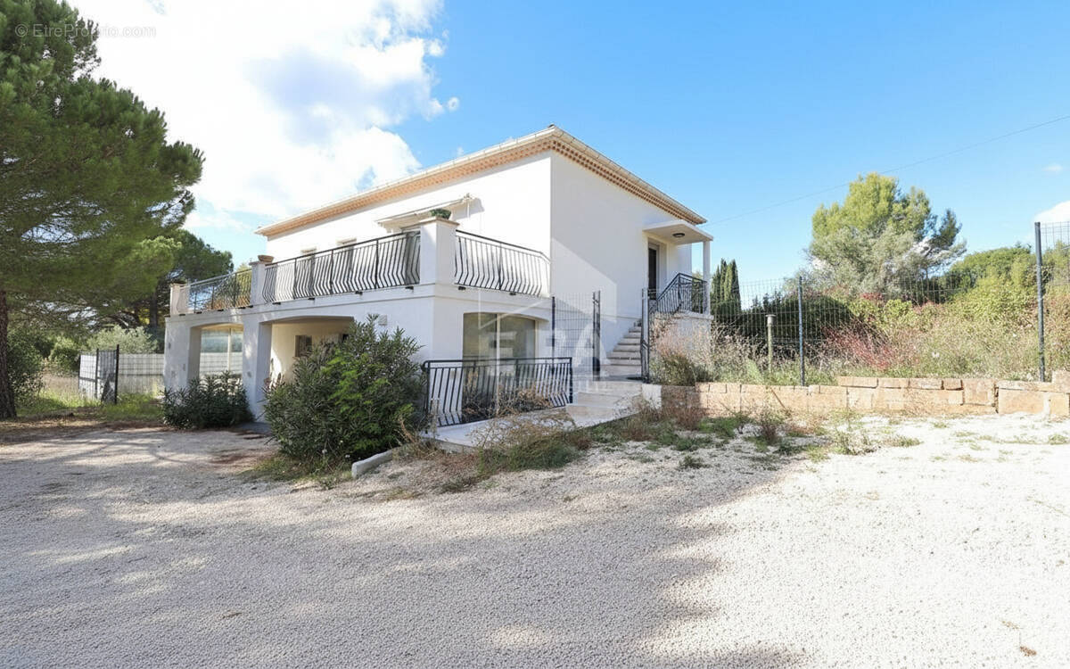 Maison à EGUILLES