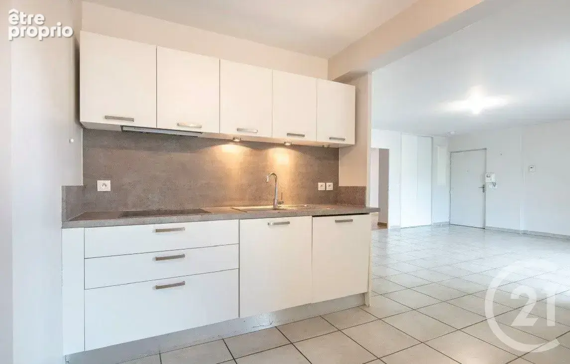 Appartement 4 pièces 84 m² à vendre à La Tronche (38700) - photo 2