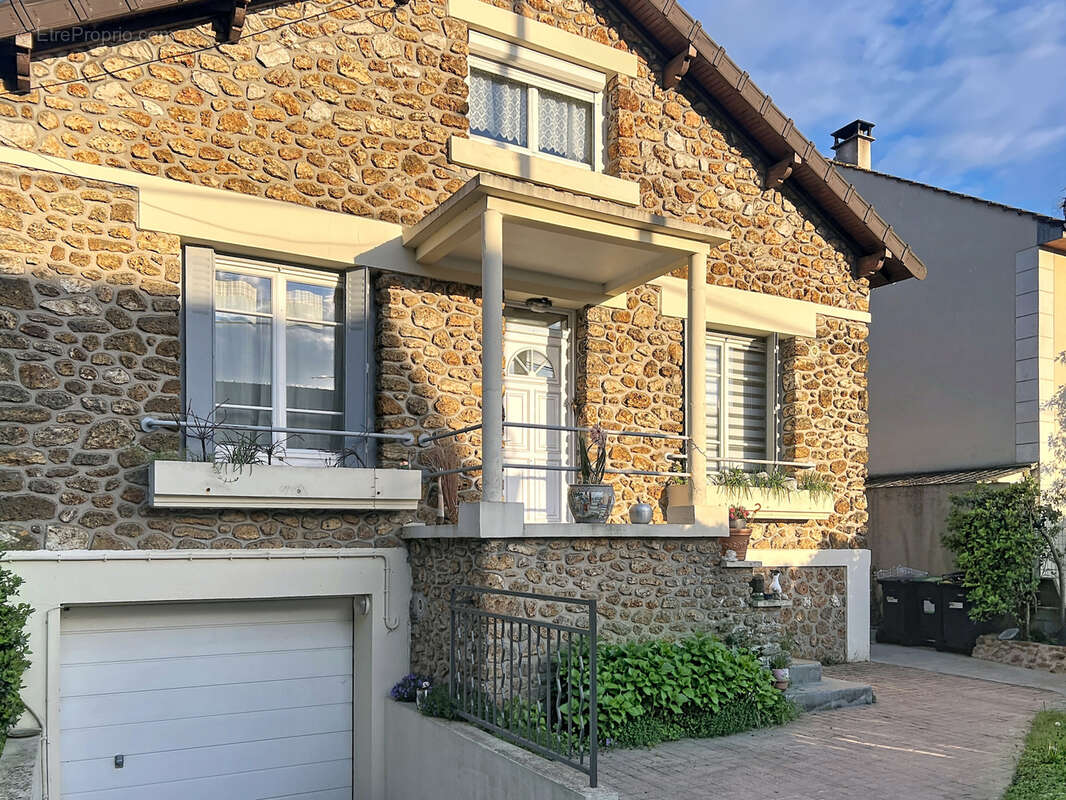 Maison à PARAY-VIEILLE-POSTE