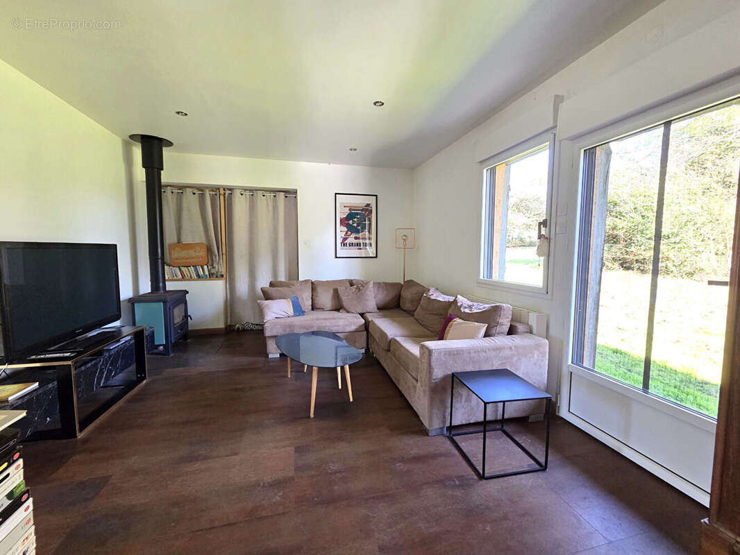 Maison à COMMENAILLES