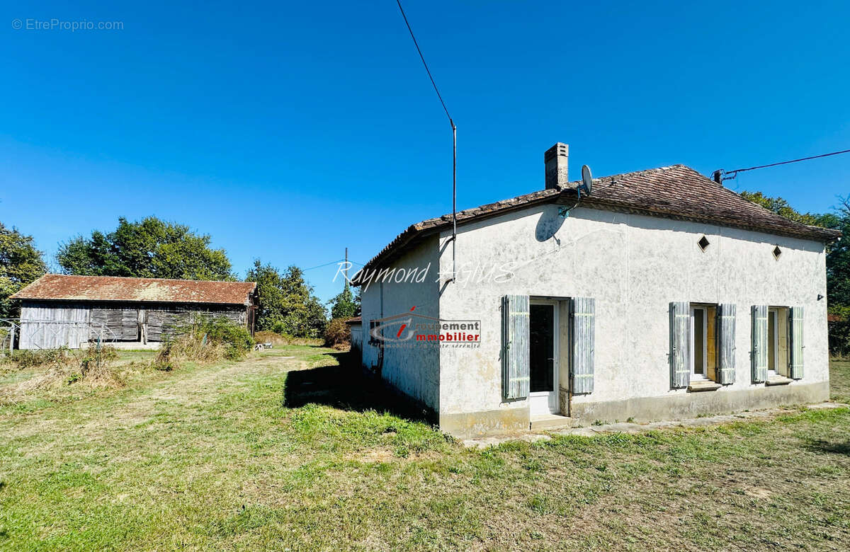 Charmant maison traditionnel en pierre de plain pied avec 2 chambres, 3 grandes granges et 1,7 ha de terrain e - photo 21