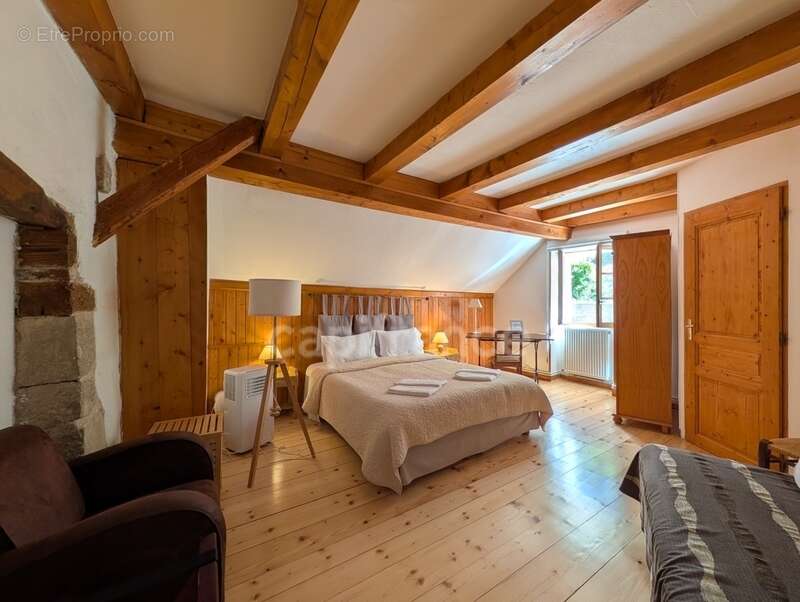 Fonds de commerce et murs à vendre - Demeure XVIᵉ avec restaurant, chambres d’hôtes et logement privatif – Site Patrimonial Rema - photo 6