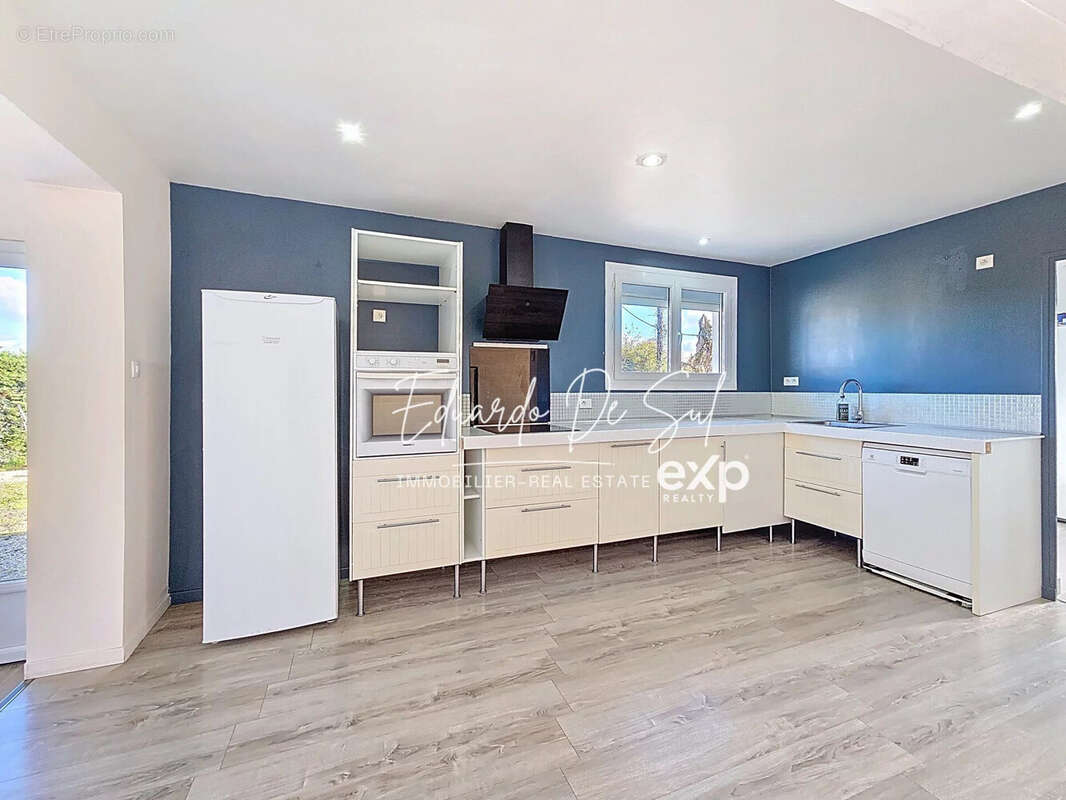 Maison 161 m² à Galgon  - photo 8