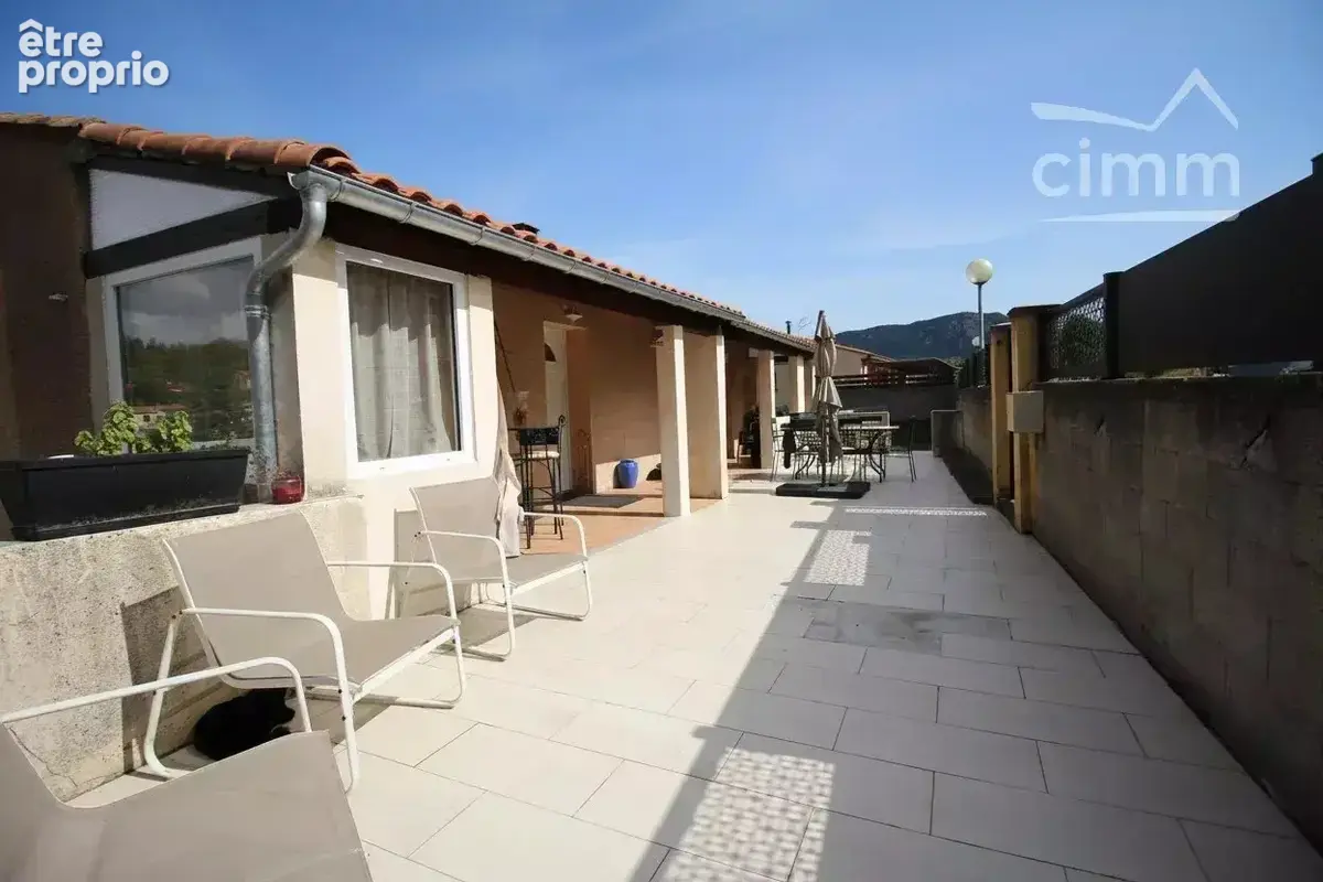 Un bien, deux logements — confortables et clés en main avec jardin et garage - photo 2