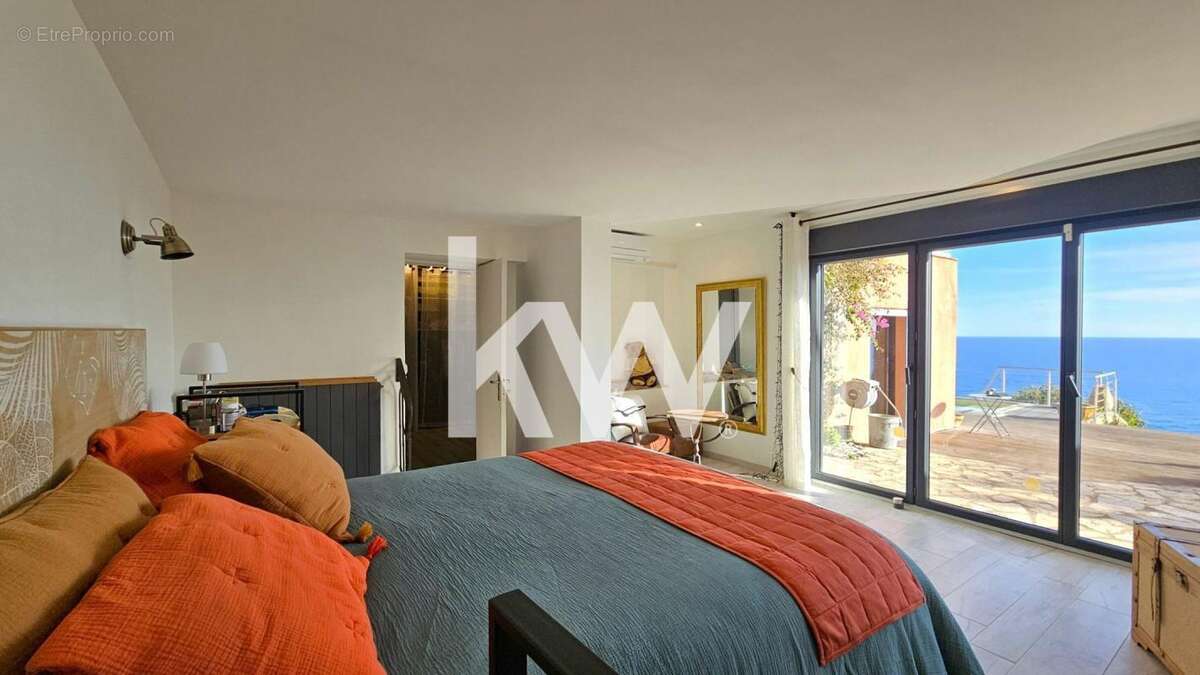 VENTE : maison de 7 pièces (215 m²) à SAINT RAPHAEL - photo 14