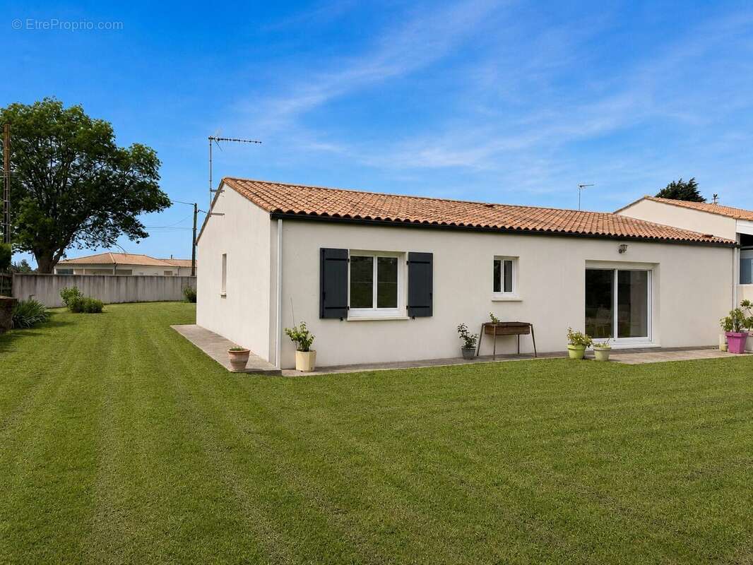 Maison à COZES