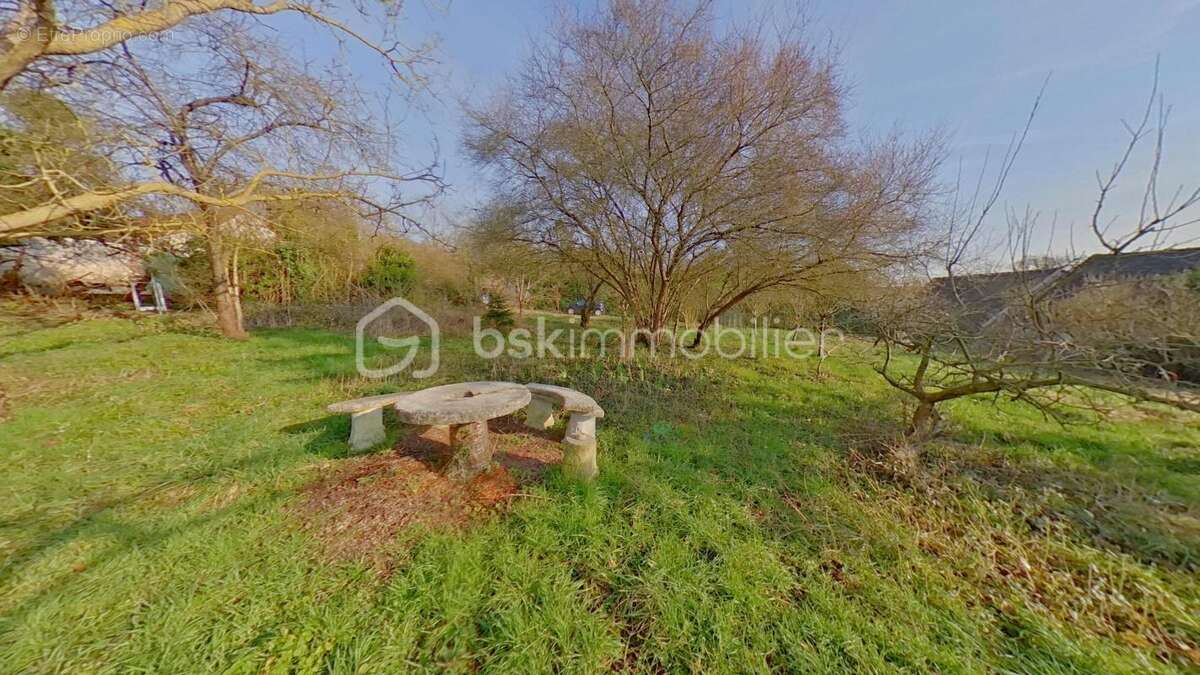 Corps de ferme de 179 m² avec une grande de grange  150 m² sur 1624 m² de terrain - photo 16
