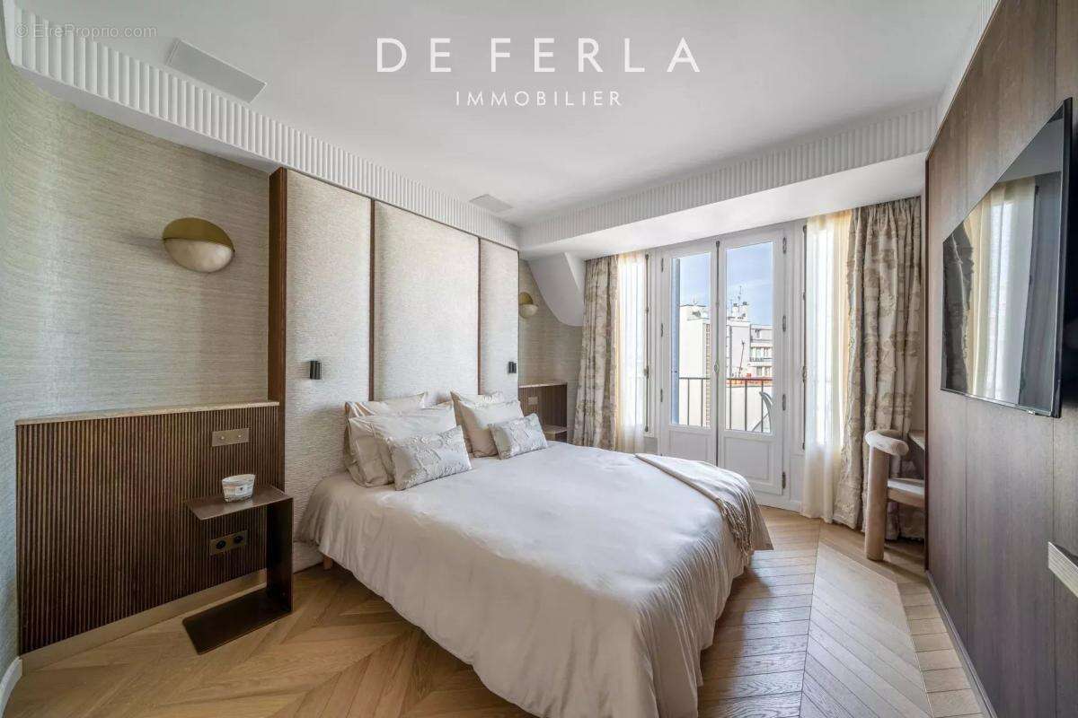 Appartement à PARIS-8E