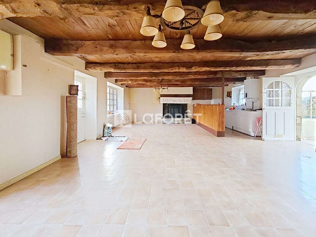 Maison à SAINT-SERVANT