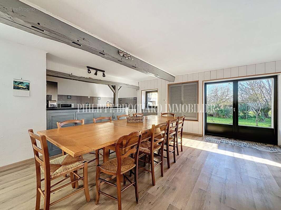 Maison 125 m² à Avrille  - photo 9
