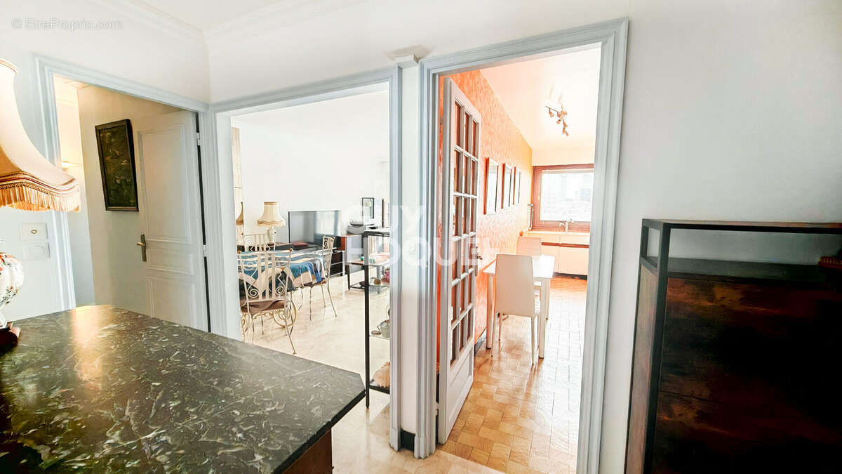 Appartement à COURBEVOIE