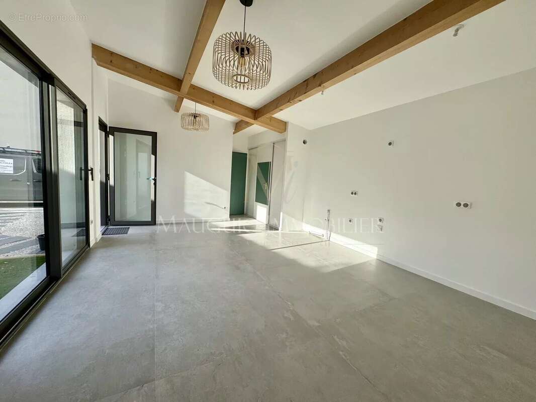 Appartement à MAUGUIO