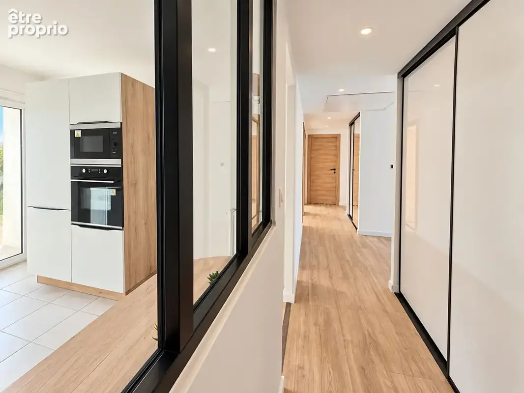 ** Sur le Port - VUE MER ** APPARTEMENT 3 Pièces **  Climatisé ** Dernier étage avec Ascenseur ** (83430)  SAINT MANDRIER SUR ME - photo 7