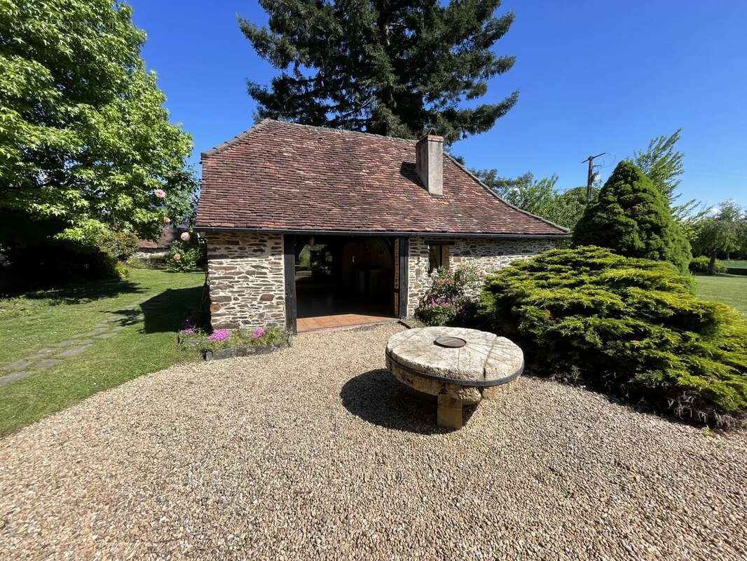 Maison à SAVIGNAC-LEDRIER
