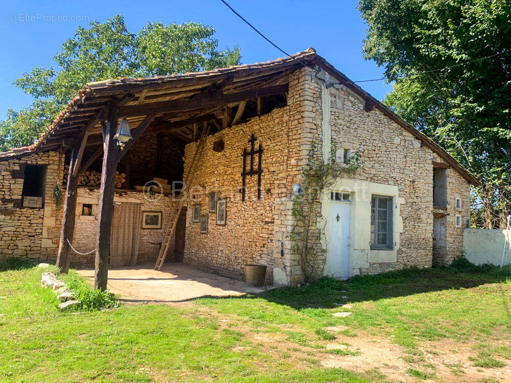 Maison en pierres avec dépendances et grand terrain - Pretty - photo 19