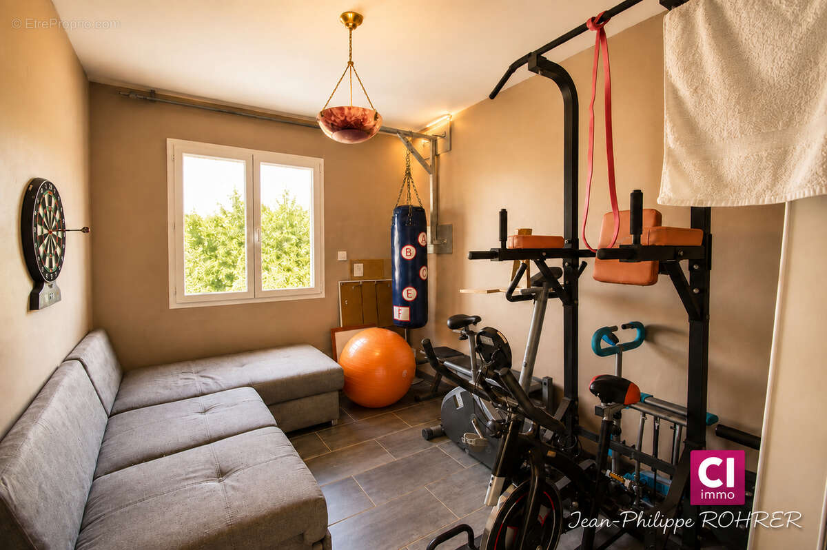 Maison récente 7 pièces avec piscine à vendre à Sainte-Anastasie-sur-Issole - photo 13