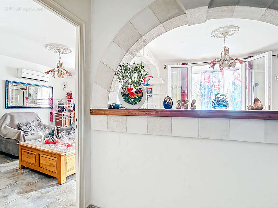 A vendre superbe Appartement 2 pièces de 54 m2  à Marseille - Secteur Bon Secours - photo 9