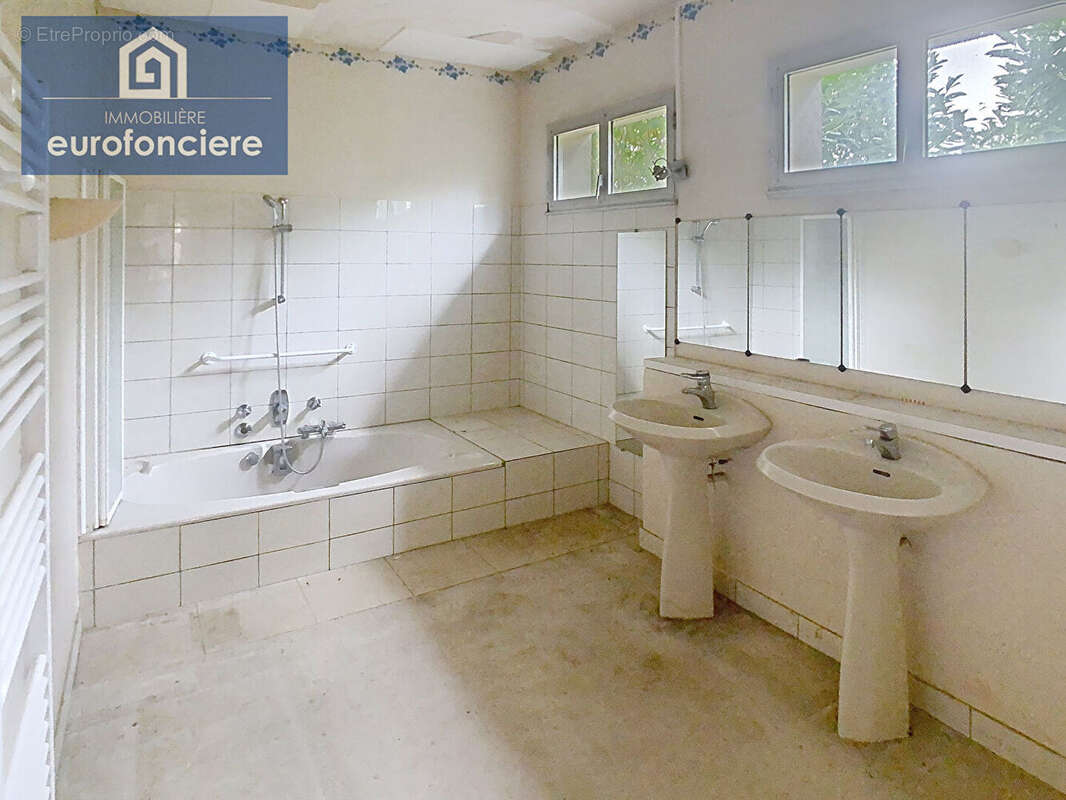 Maison à AIX-EN-OTHE