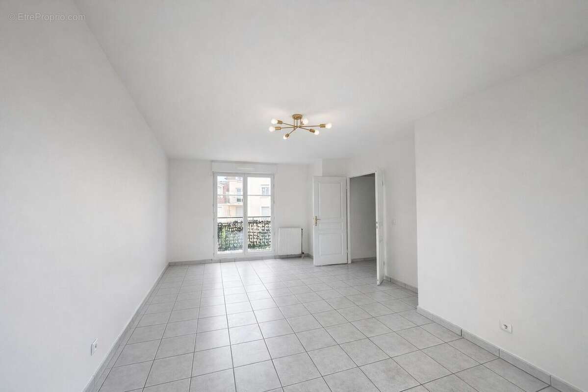 Appartement à SAINT-MAUR-DES-FOSSES