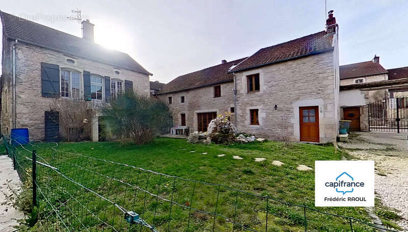 Maison à IS-SUR-TILLE