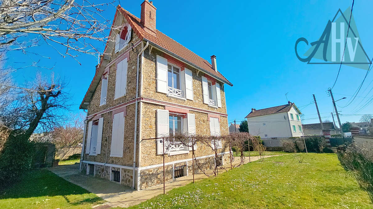 Maison à BROU-SUR-CHANTEREINE