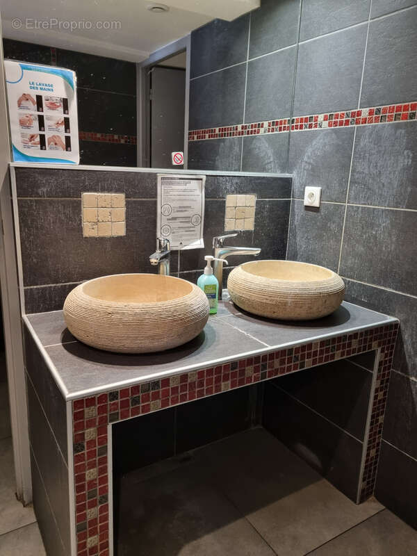 Commerce à MOUSTIERS-SAINTE-MARIE