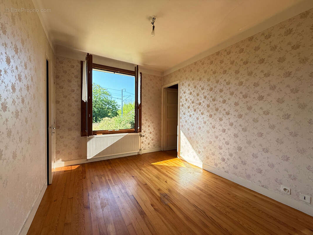 Maison à MESSIA-SUR-SORNE