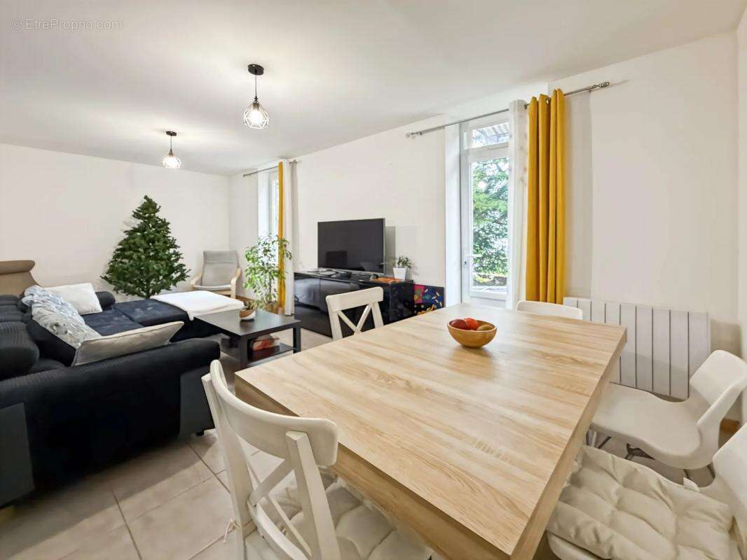 Maison à SAINT-CLAIR-DE-LA-TOUR