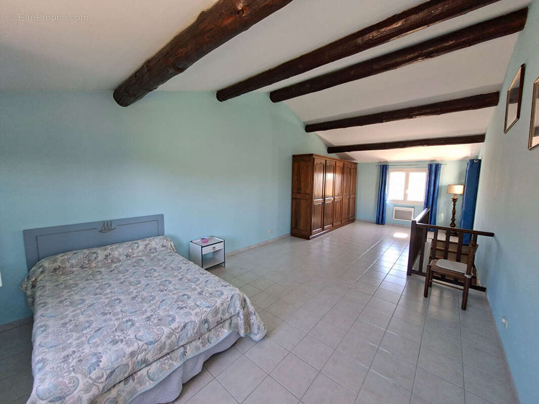 Maison d'exception à vendre à Pertuis - 7 pièces, 5 chambres, grand terrain - photo 12