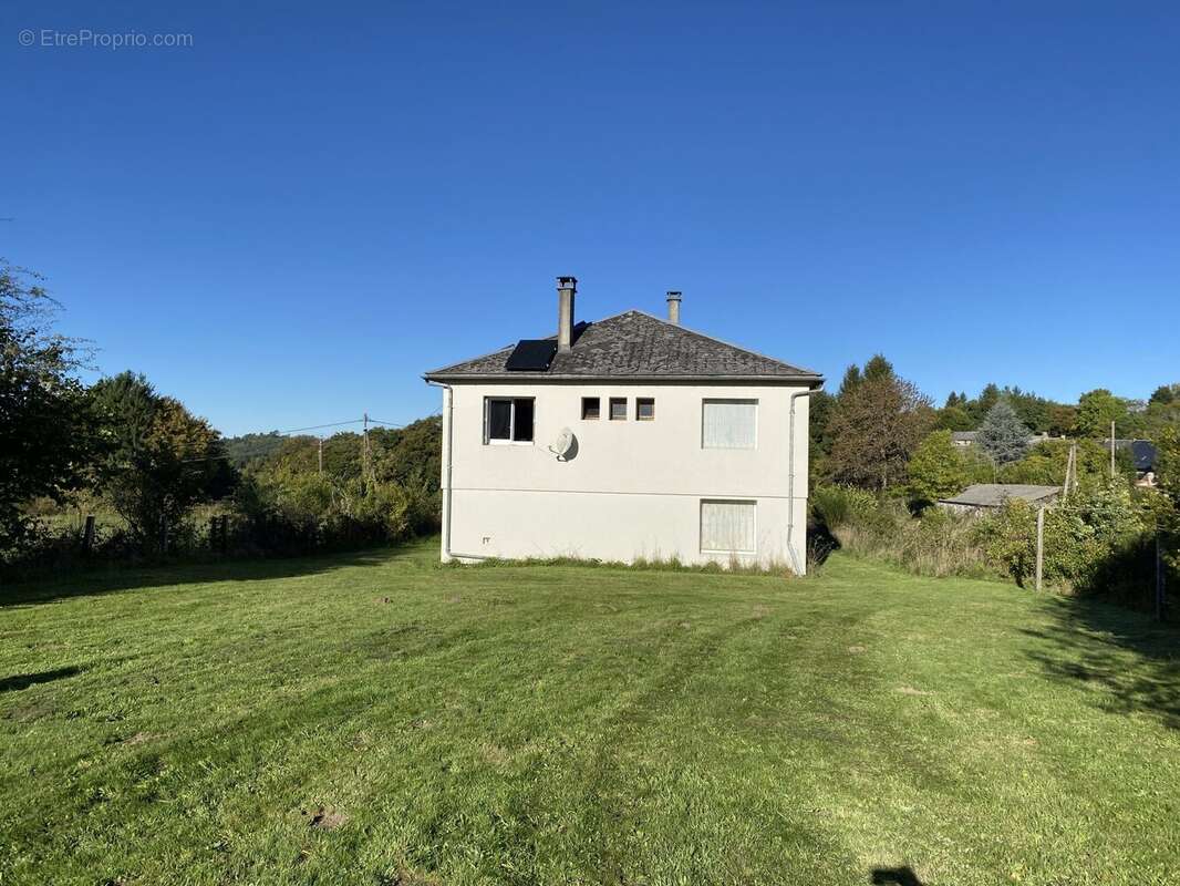 Maison à PEROLS-SUR-VEZERE