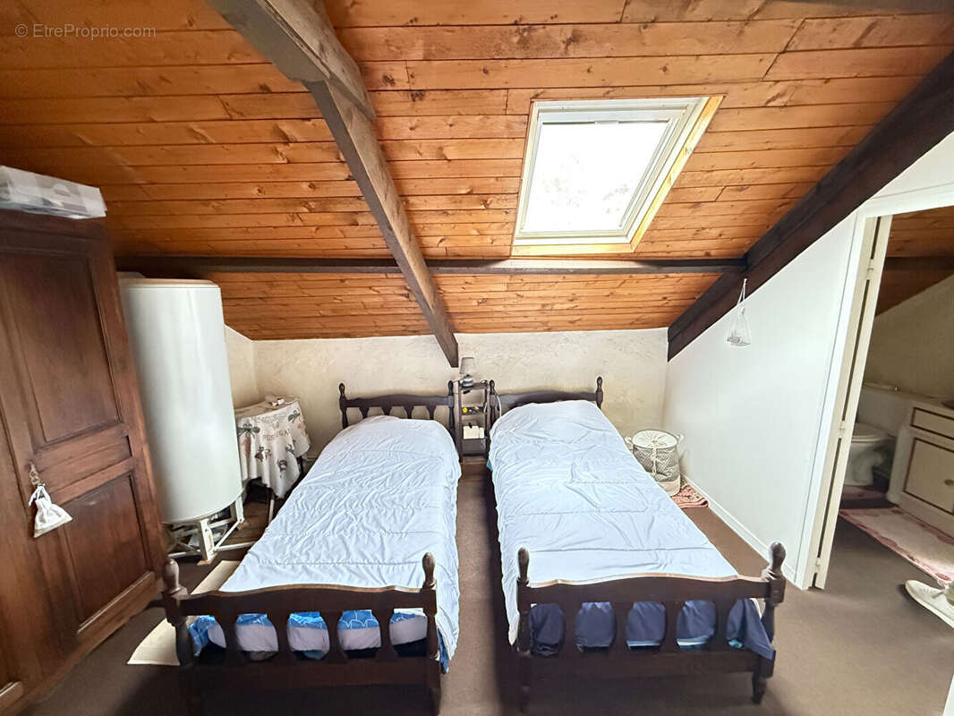 Maison à LANGROLAY-SUR-RANCE