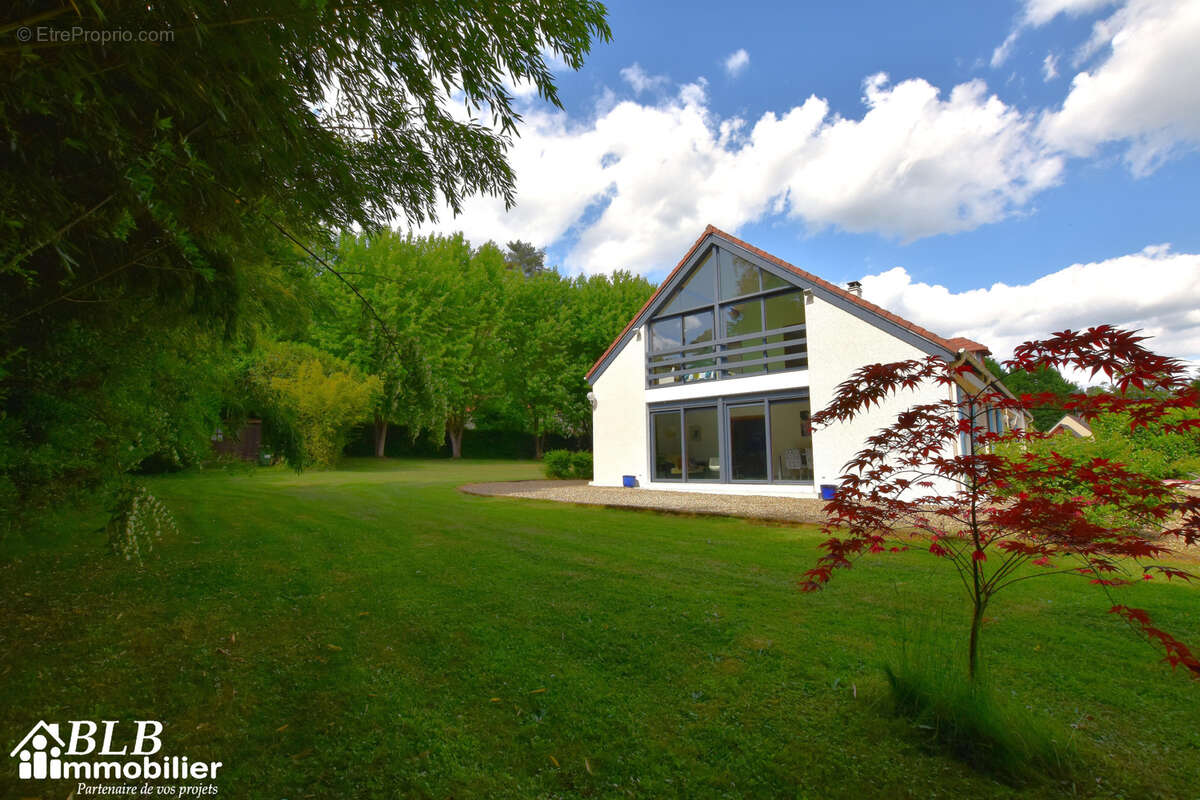 Maison à LES ESSARTS-LE-ROI