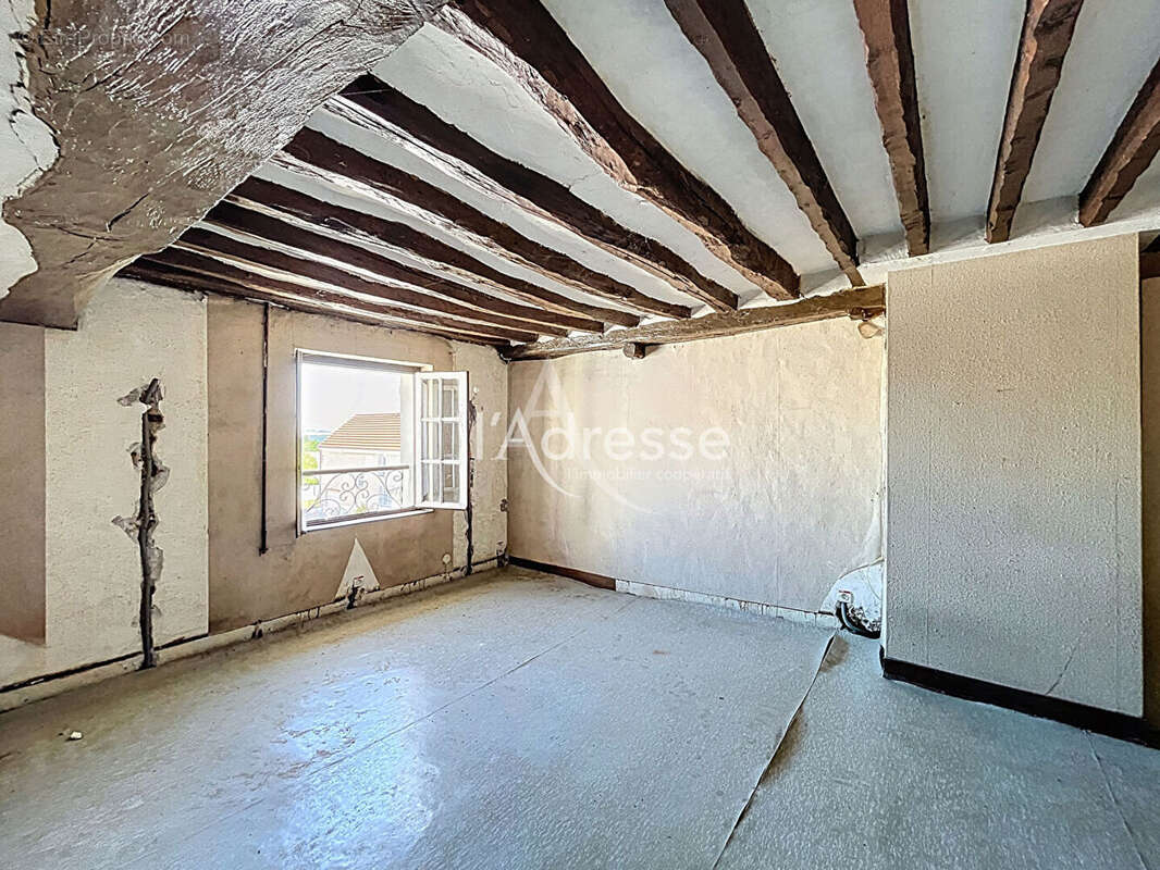 Autre à SAINT-JEAN-LES-DEUX-JUMEAUX