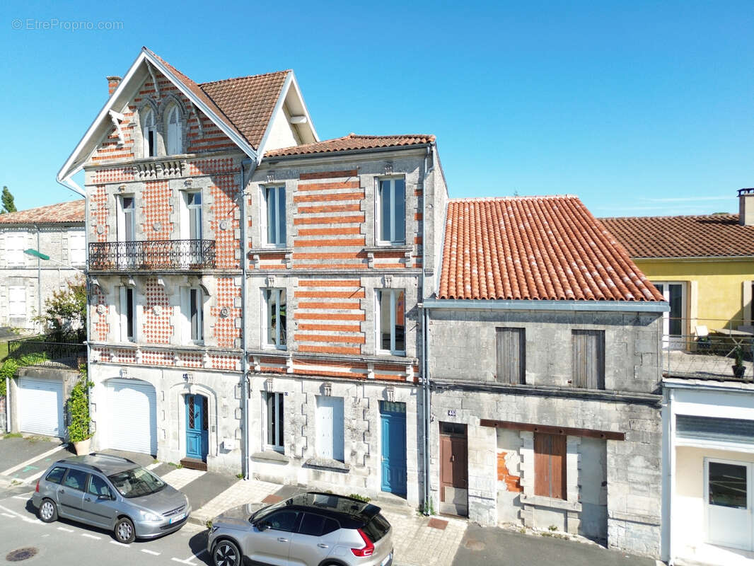 Maison à BARBEZIEUX-SAINT-HILAIRE