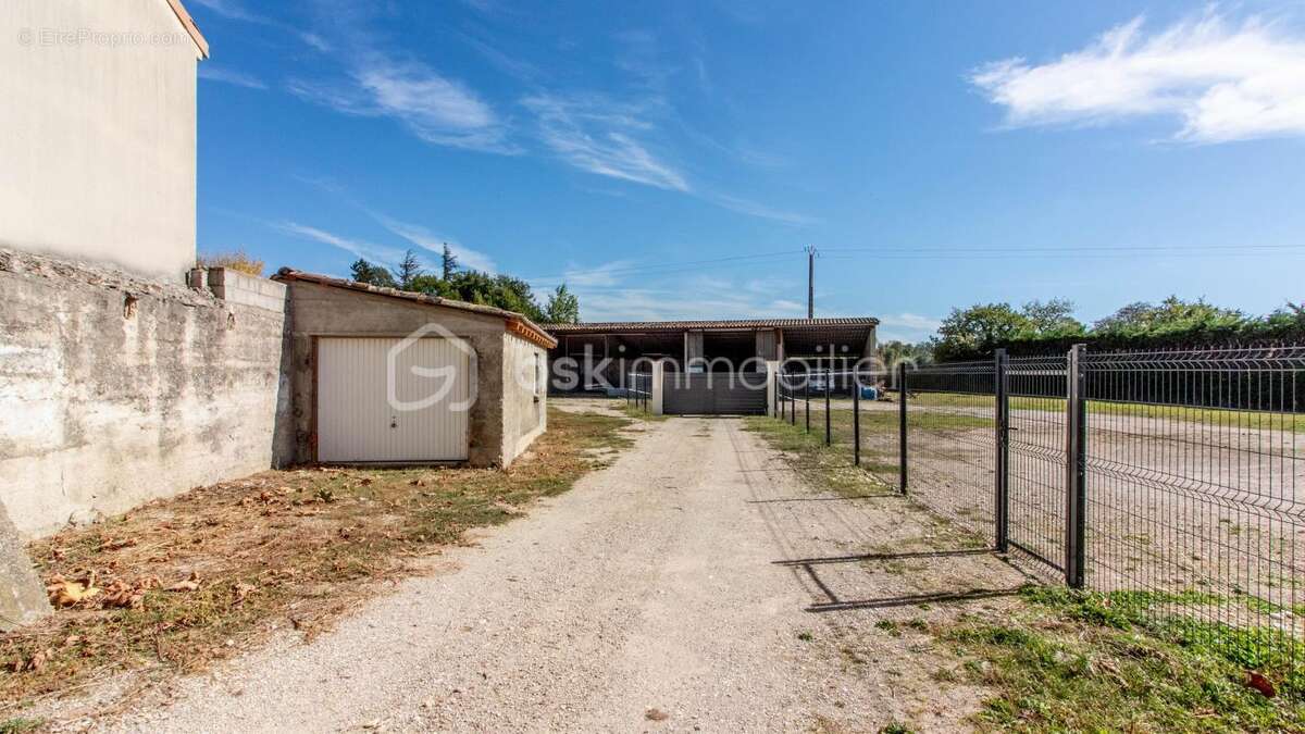 Maison à MONTELIMAR