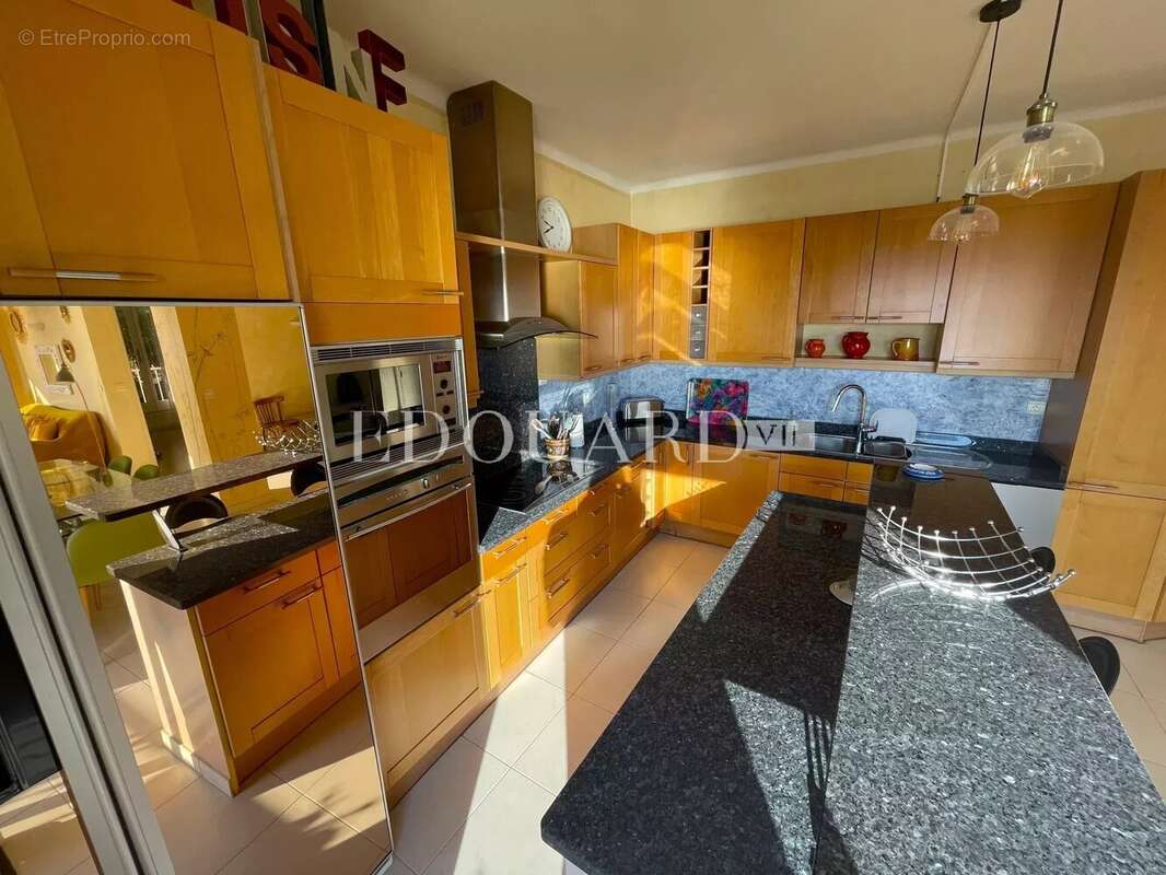Appartement à EZE