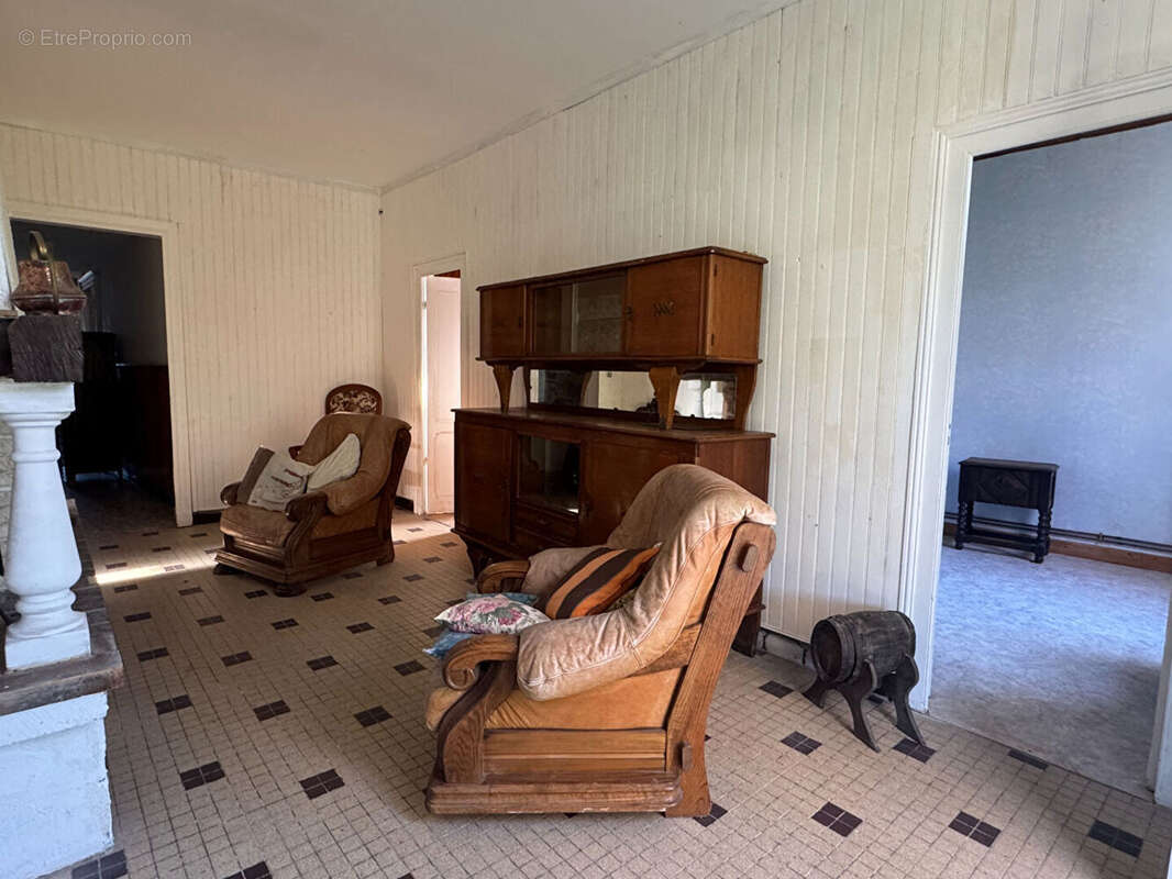 Maison à JAU-DIGNAC-ET-LOIRAC