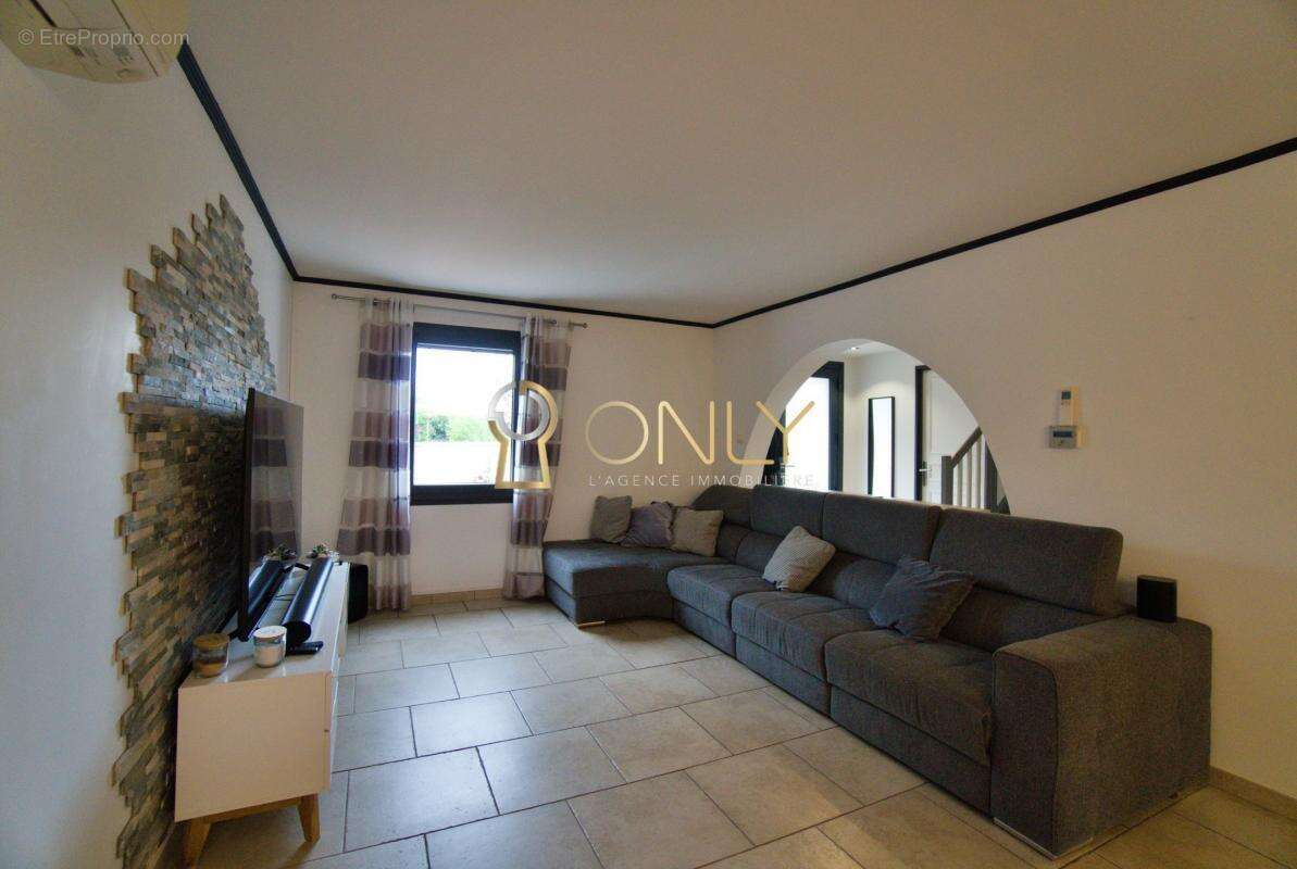 Maison à JASSANS-RIOTTIER