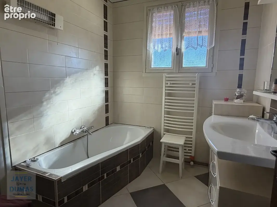 BEY - Maison traditionnelle d'environ 200 m2 avec belle dépendace  - - photo 15