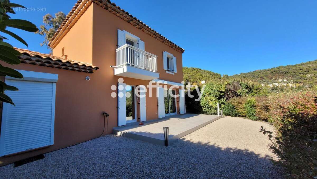 Maison à EZE