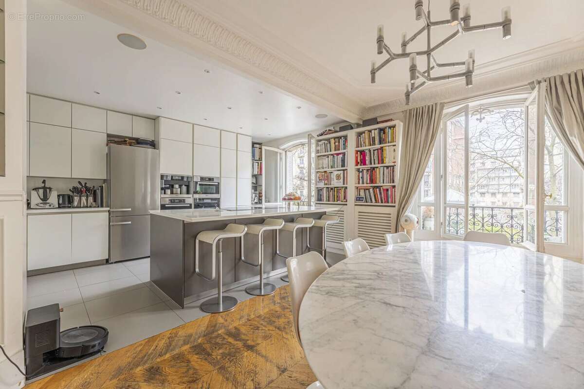 Appartement à PARIS-17E