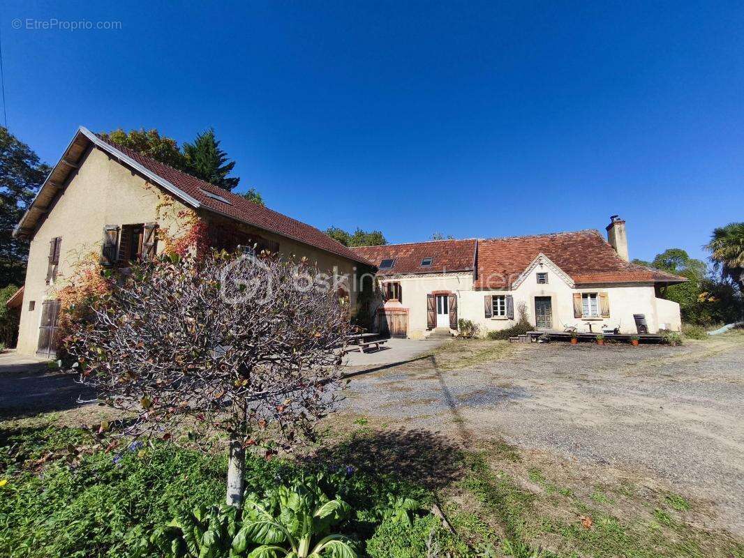 Maison à AURIONS-IDERNES