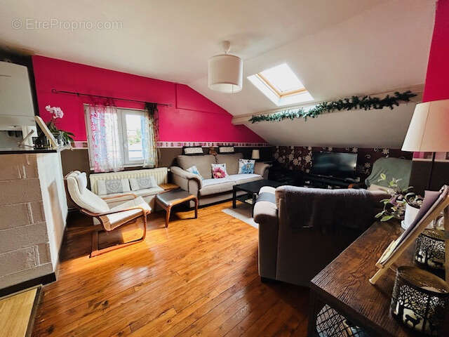 Appartement à SAINT-PRIEST-EN-JAREZ