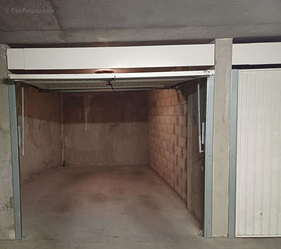 Parking à LYON-8E