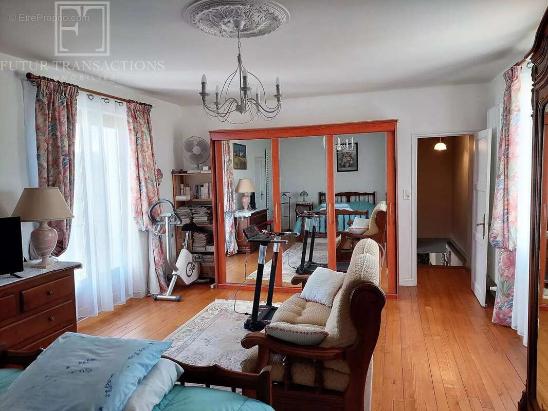 Maison à SAINT-PARDOUX-LA-RIVIERE