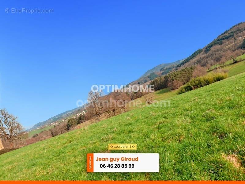 Terrain à AUGEROLLES