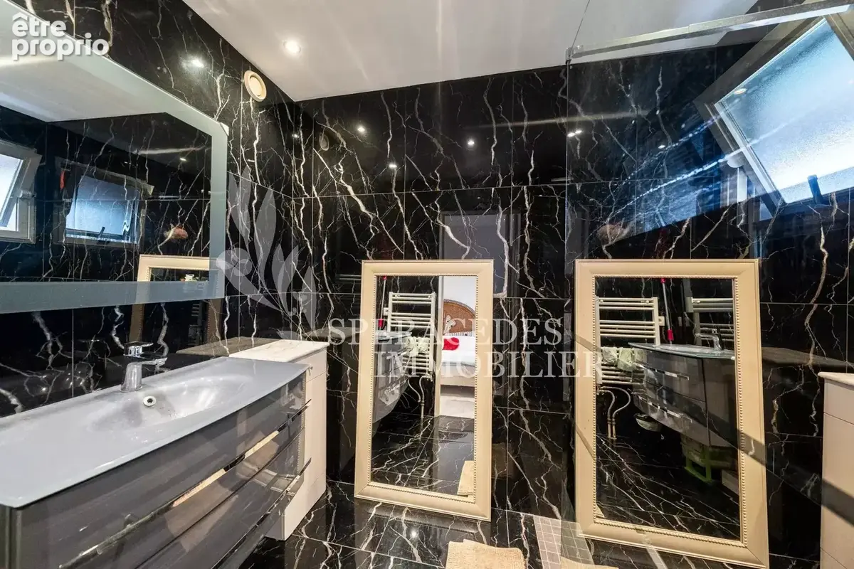 Mandelieu-la-Napoule - Appartement 3 pièces copropriété avec piscine - photo 12