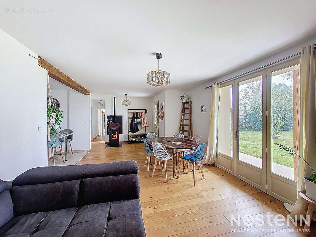 Maison à SAINTE-MAURE-DE-PEYRIAC