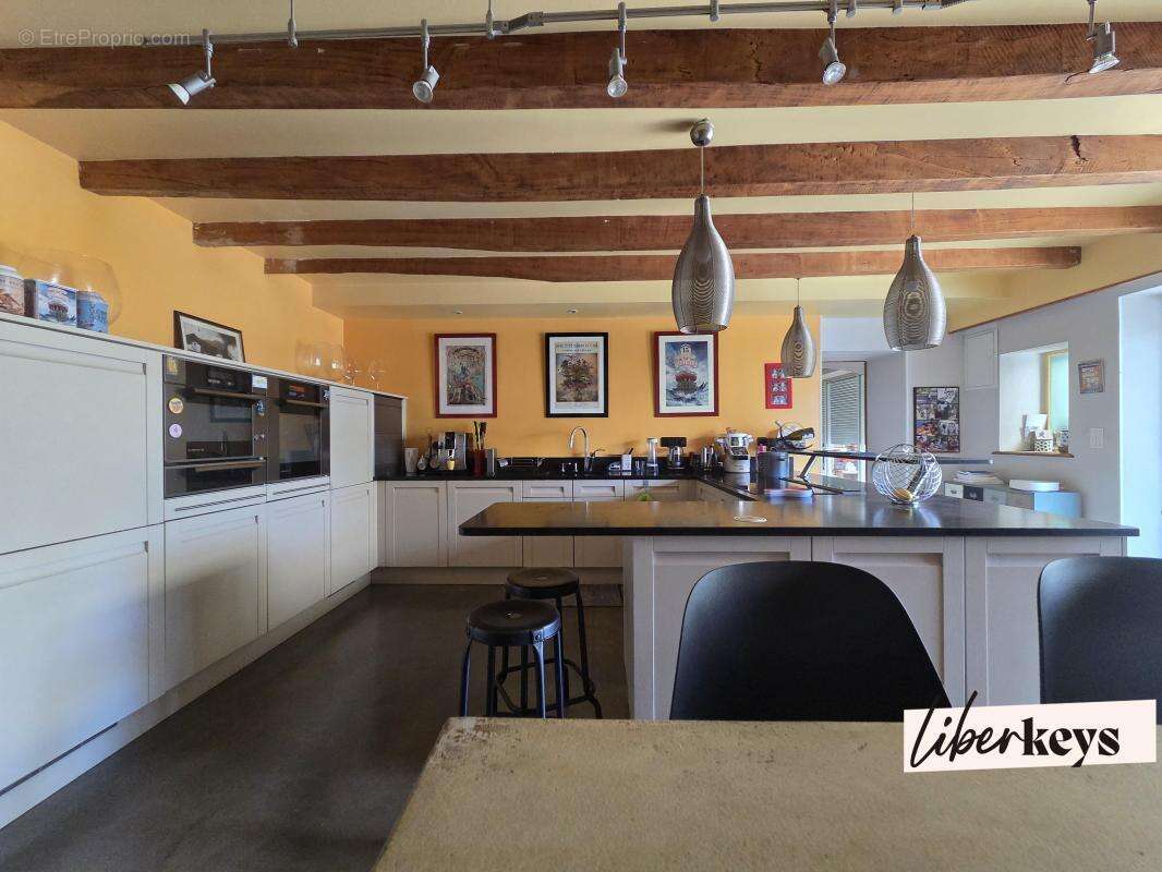 Maison à LA CHAPELLE-BASSE-MER