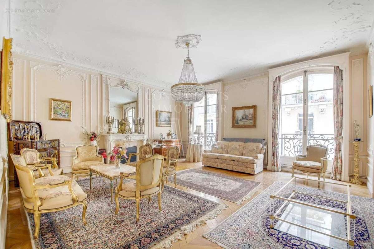 Appartement à PARIS-17E